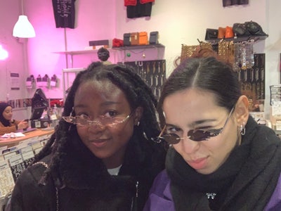 Two Professionals looking for a flat around APRIL Main Photo