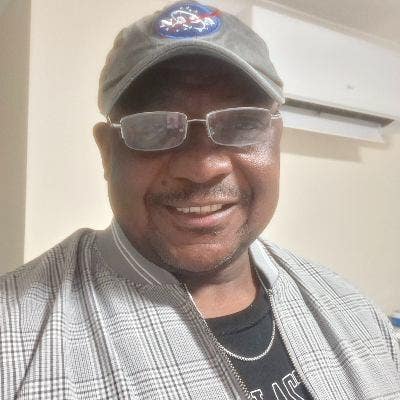 Iam a mqn aged 52 working in a gym Main Photo