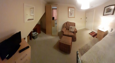 Large  detached guesthouse with parking. Main Photo