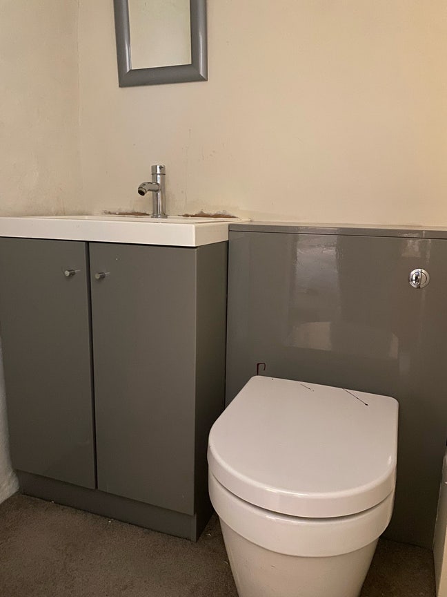 FEMALE Professional healthy person required  Main Photo