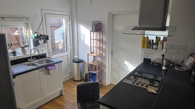 Double Room| Own Shower / toile |Bills incl| &pound;1000 Main Photo