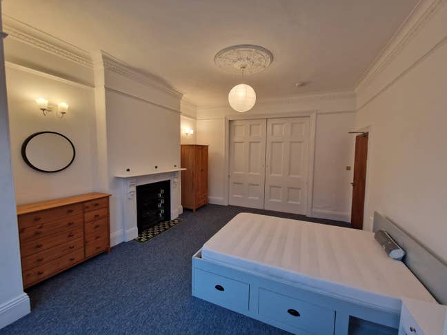 1 Room Left Available Right by Mutley!! Main Photo