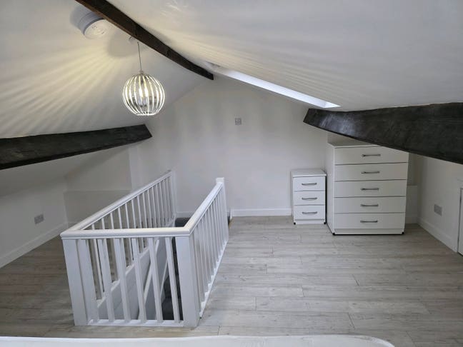 Loft room, and ground floor room! Main Photo