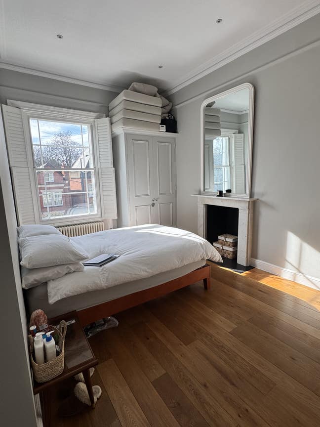 Spacious room, clean 2 bed flat SW London Main Photo