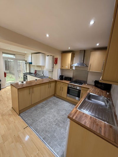 Comfortable Studio Flat with Separate Kitchen Main Photo