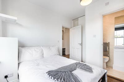 New En-Suite OX1  - from &pound;1,350 All Inclusive ! Main Photo