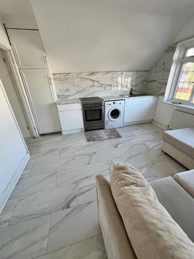 Beautiful Newly Renovated 2-Bedroom First Floor Fl Main Photo