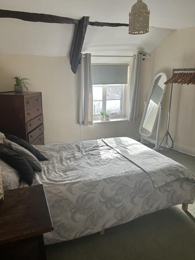 Spacious double room in lovely village house Main Photo