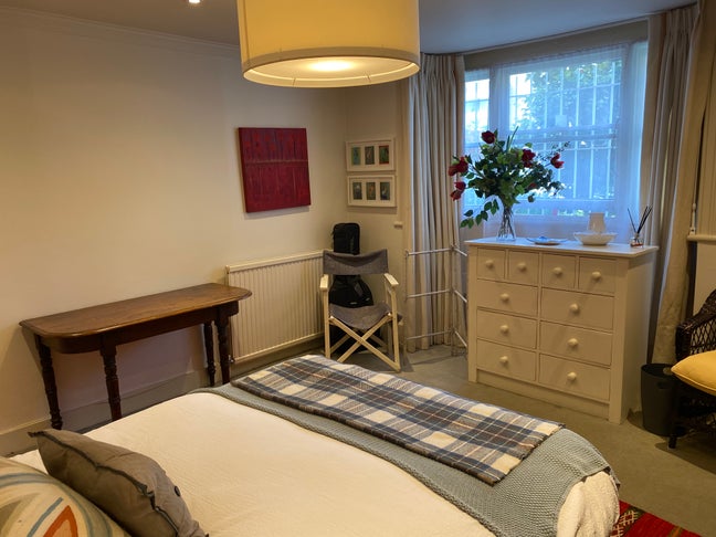 Double Room and Private Bathroom W5 Main Photo