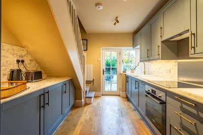 Stunning, full of character, great value share! Main Photo