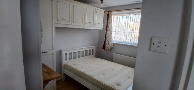 Room in South Hayes Main Photo