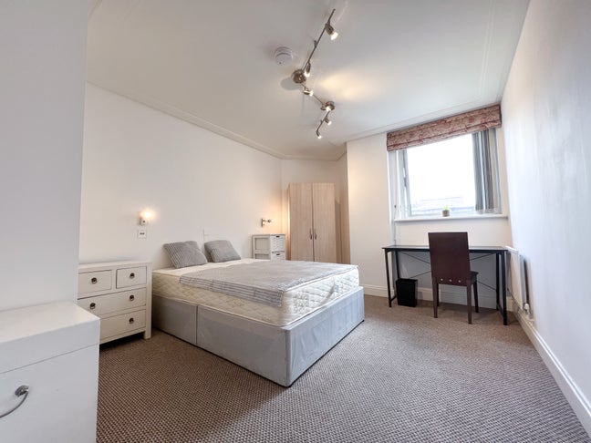 Spacious Double Room in of St.John's Wood Main Photo