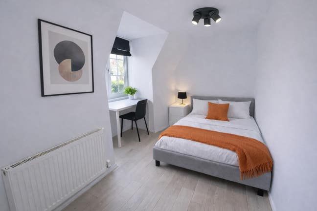 3 Bright Rooms next to Vauxhall - Renovated Flat! Main Photo