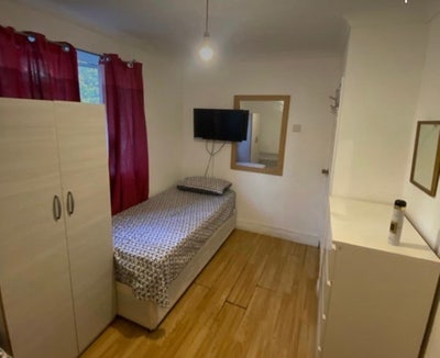 Roommate needed in a flat share  Main Photo