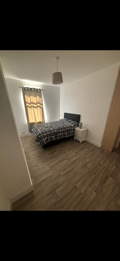 Large Double Room Main Photo