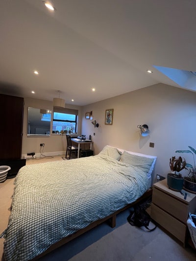 Spacious Loft Converted Double Bedroom Main Photo