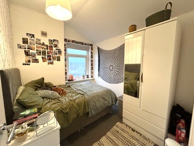 Room available in all girls house, Bedminster! Main Photo