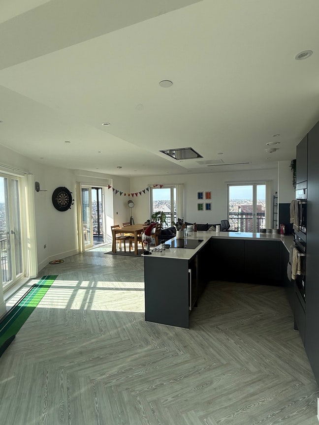 Double Bedroom Modern Apartment with Views Main Photo