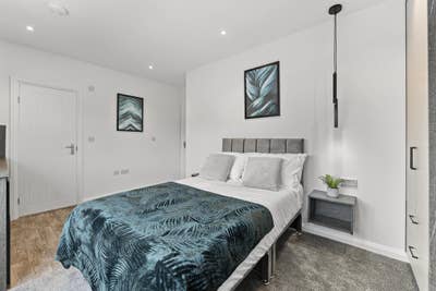 Stylish Studio Room in High Street - PE2 Main Photo