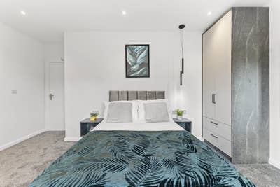 Stylish Studio Room in High Street - PE2 Main Photo