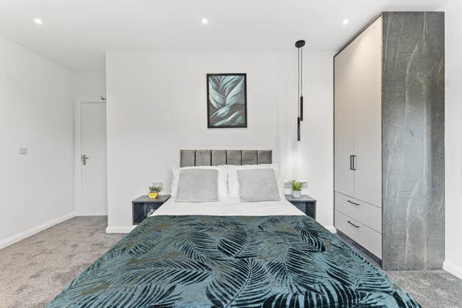 Stylish Studio Room in High Street - PE2 Main Photo