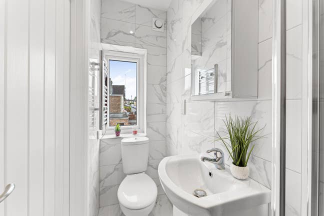 Stylish Studio Room in High Street - PE2 Main Photo