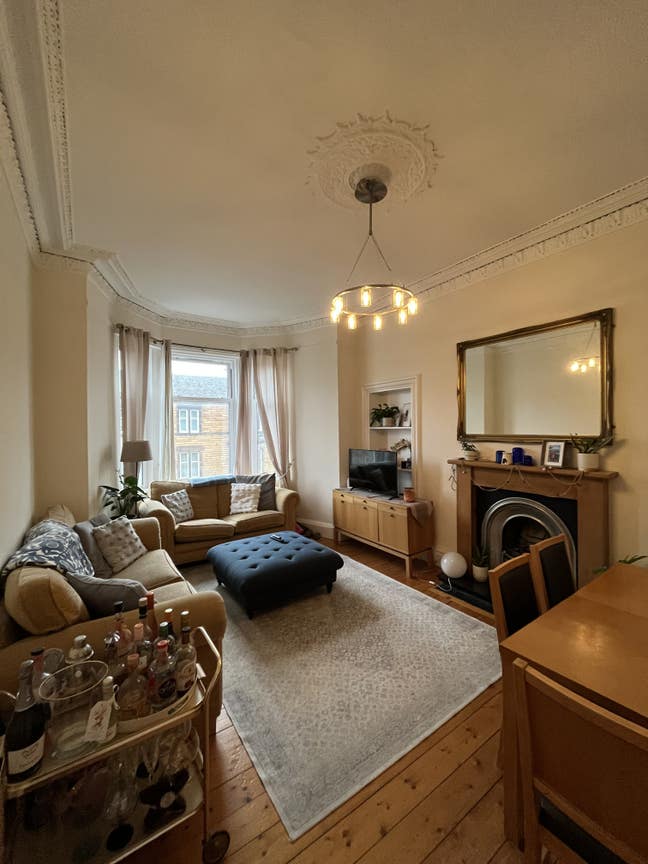 Bright room in lovely flat  Main Photo