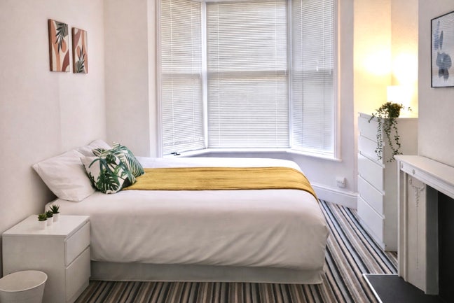 50% Off🔥City Center  Double Room ⭐ All Bills inc  Main Photo