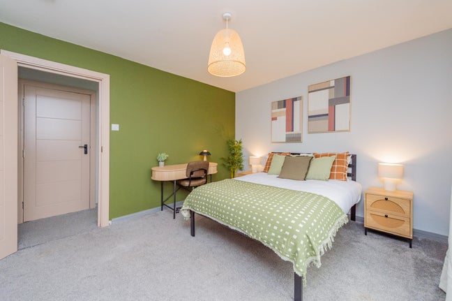 Double room close to city hospital  Main Photo