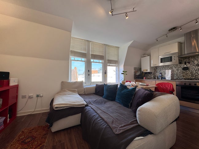 1 Bedroom Flat, Enfield, Church Street, EN2 6BE Main Photo