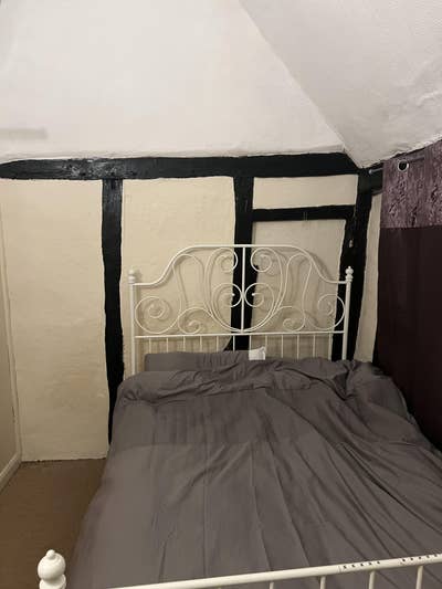 Small double room on High St above shop Main Photo