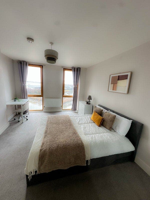 Modern Double Room – Female Flat | Canary Wharf Main Photo