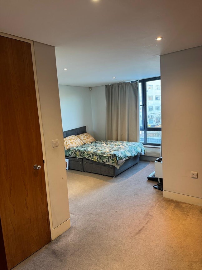 Double En-Suite Room - Close to Wandsworth Station Main Photo