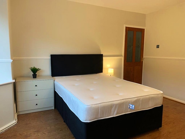 Available - Stylish Double Bedrooms In Bolton Main Photo