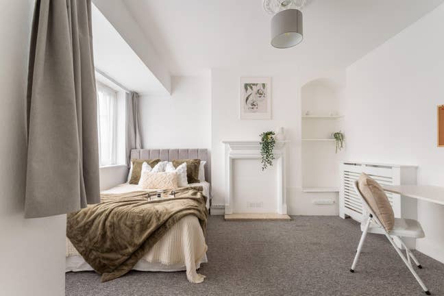 4 Stylish Double Rooms in Newly Decorated House Main Photo