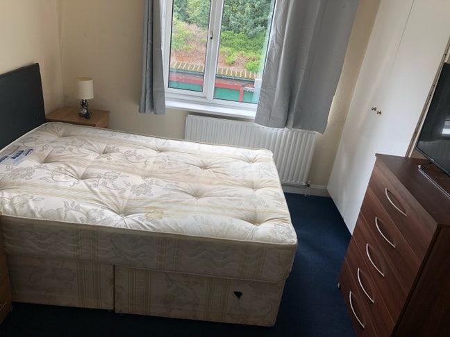 Pinner Double & Single Rooms Available Main Photo