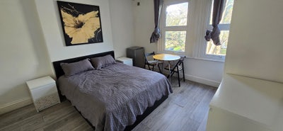 Exceptionally Large Double Room Couples Welcome Main Photo