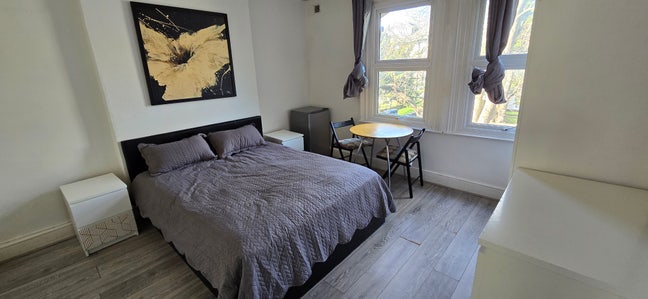 Exceptionally Large Double Room Couples Welcome Main Photo