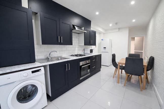 2/3 bedroom Flat with Garden- Whole Flat Main Photo