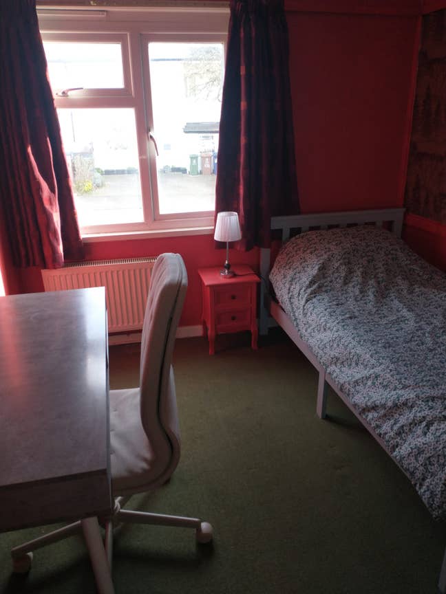 Bright sunny room Main Photo