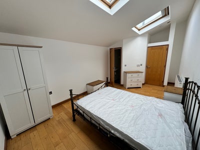 Licensed HMO in new cross (High Standard Rooms)  Main Photo