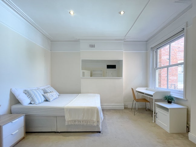 Huge Double Room 4 min from Maida Vale station Main Photo