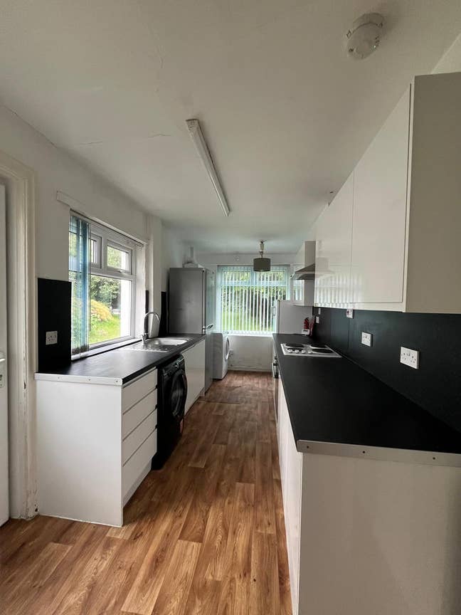 Large Attic Room Available – April 1st Main Photo