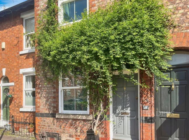 2 bed cottage in Didsbury Village Main Photo