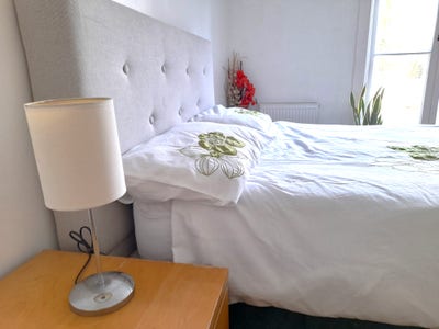 3  rooms available  lovely house 5 mins  station Main Photo