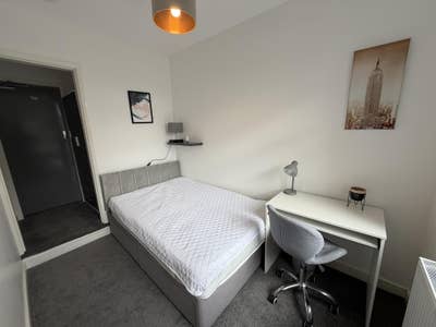 Chatsworth Avenue, NG4 Main Photo