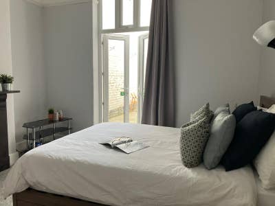 Large double room in fabulous Victorian  house Main Photo