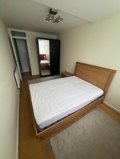 Fresh refurbished room available to rent  Main Photo