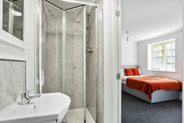 Modern Studio and Ensuite in Deerlap - PE3 Main Photo