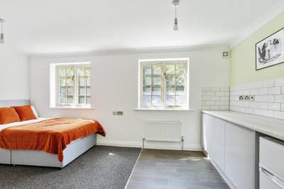 Modern Studio and Ensuite in Deerlap - PE3 Main Photo